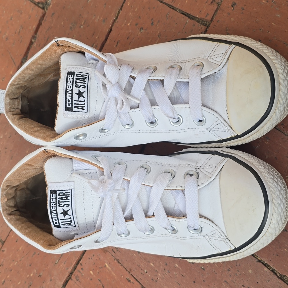 White Leather High-Top Sneakers Lined with Canvas. Has the Iconic Design
